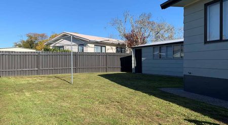Beautifully modernised 3 bedroom home - Photo 3