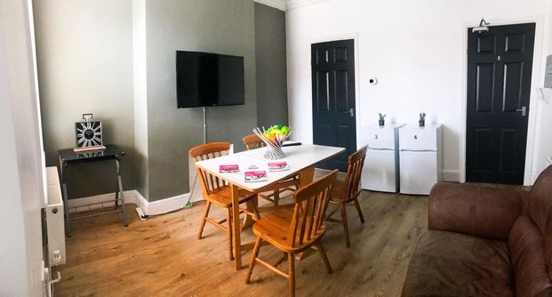 1 bedroom in a house share to rent - Photo 1