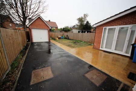1 bedroom in a house share to rent - Photo 5