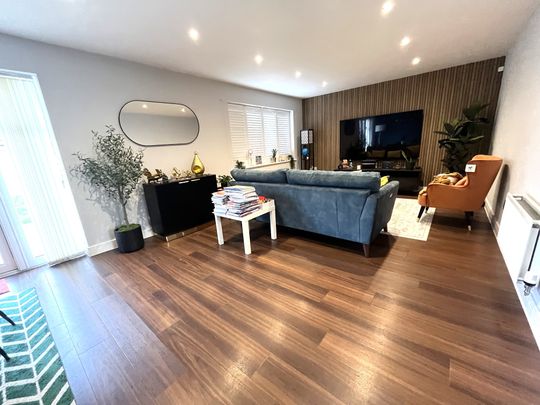 Bateson Drive, Watford, Leavesden - Photo 1