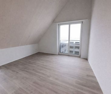 4.5-Zimmer-Dachmaisonettewohnung in Benken - Photo 1