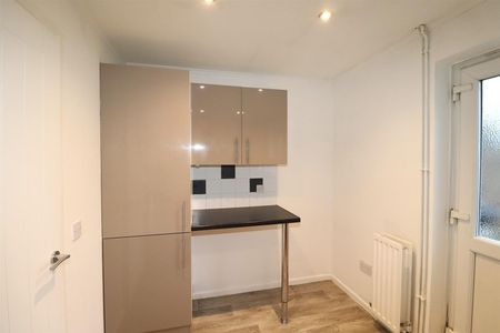 2 BED Terraced House To rent - Photo 2