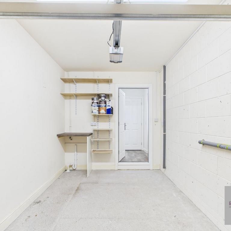 4 bedroom detached house to rent - Photo 1