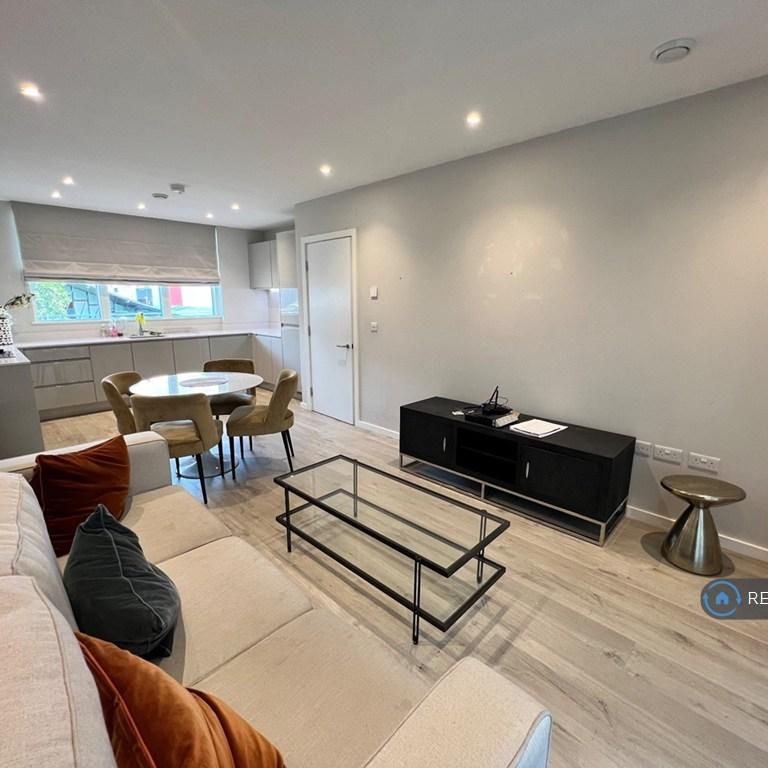 2 bedroom flat to rent - Photo 1
