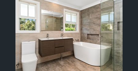 Stylish Family Retreat in a Prime Cul-de-Sac Location - Photo 4