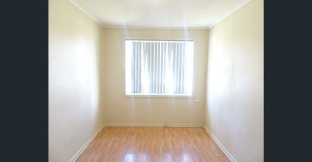 CHARMING BRICK VENEER HOME - Photo 4