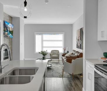 Two-storey 3-Bedroom townhome for rent in Brighton! - Photo 1