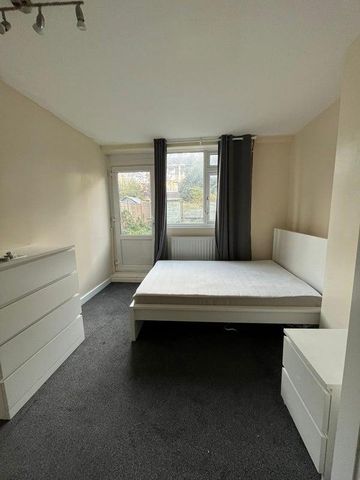 4 bedroom flat share to rent - Photo 3