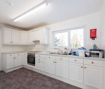 3 bedroom semi-detached house to rent - Photo 6
