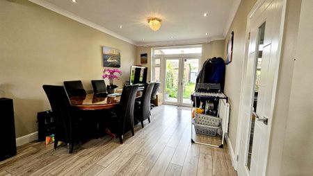 3 bedroom semi-detached house to rent - Photo 2