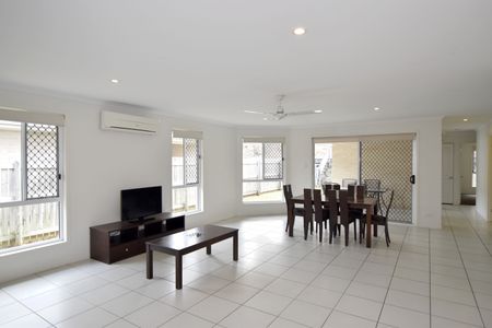 MODERN SEMI-FURNISHED DUPLEX - Photo 5