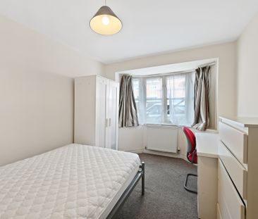 6 Bed Student Accommodation - Photo 3