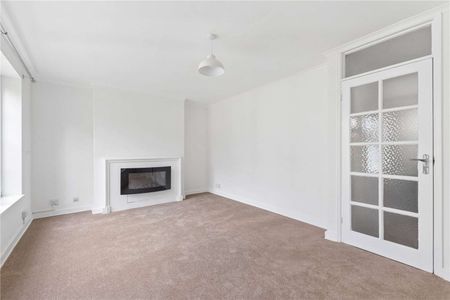A newly updated one bedroom ground floor maisonette with garden space and residents parking - Photo 5