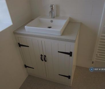 2 bedroom semi-detached house to rent - Photo 6