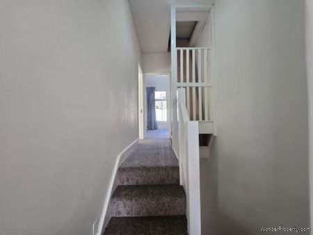 3 bedroom property to rent in London - Photo 2