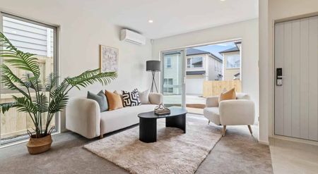 Four Bedroom Beauty! - Photo 3