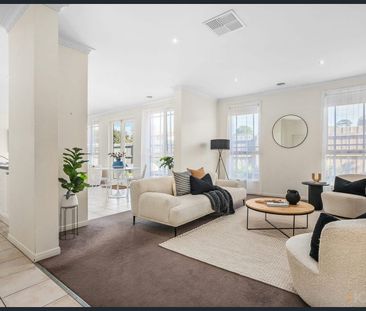 GREAT SIZED HOME | IDEAL LOCATION | STYLE AND COMFORT - Photo 3