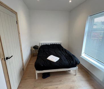 1 bedroom in a flat share to rent - Photo 2