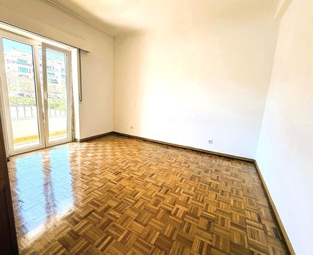 Apartamento com enorme terraço localizado em zona tranquila perto do centro de Cascais - Photo 3