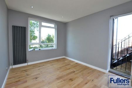 3 bedroom flat to rent - Photo 3