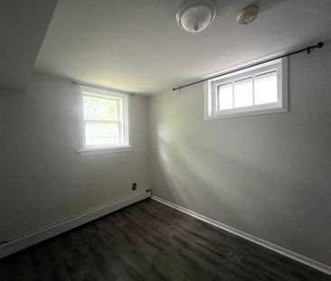 Acadia ~ Great 2 BR Main Floor Flat in Halifax! - Photo 5