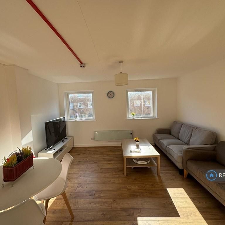 1 bedroom in a house share to rent - Photo 1