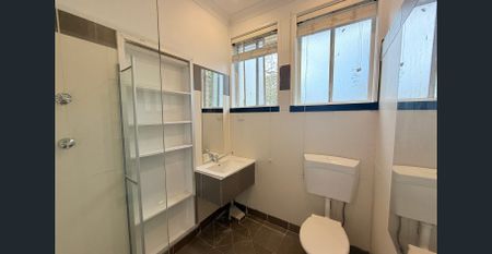 Conveniently located family home - Photo 3