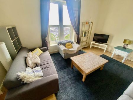 3 bedroom flat to rent - Photo 2