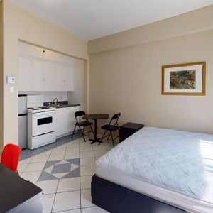 STUDIO SPACIEUX AVEC VUE SUR UN LUXURIANT JARDIN PRIVÉ !! - Photo 3