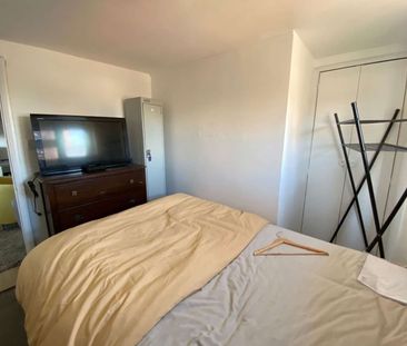 Recently refurbished 2 bed Flat - Photo 3