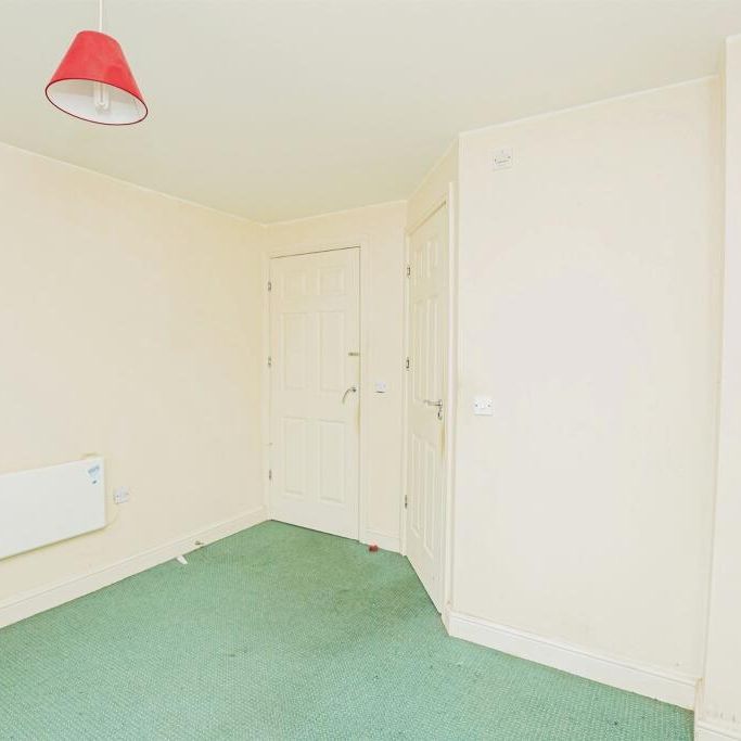 2 bedroom ground floor flat to rent - Photo 1