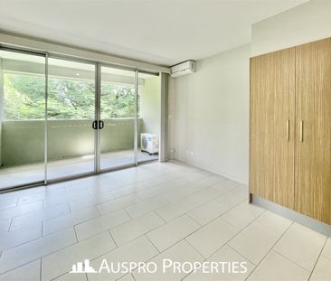 Spacious Studio - Water Bill Included - No Pets Allowed - Photo 4