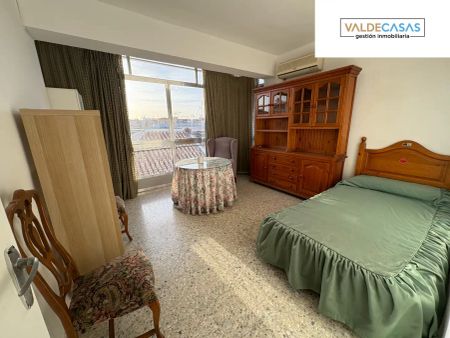 Piso de alquiler en Calle Carlos Pareja, Centro - Sagrario - Photo 4