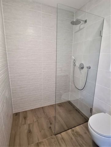 HOFRUHELAGE, JEDLESEE, 33 m2 Neubau, Einzelwohnraum, Komplettküche, Duschbad, Hofruhelage, 1. Liftstock, Anton-Bosch-Gasse - Photo 2