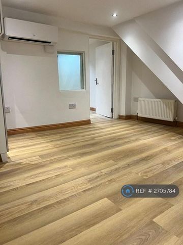 2 bedroom maisonette to rent - Photo 2