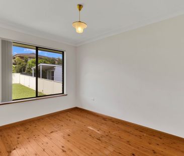 8 Hillcrest Avenue, Bateau Bay, NSW 2261 - Photo 2