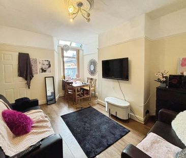 4 bedroom terraced house to rent - Photo 1