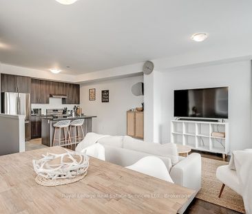 For Lease - 3074 Cascade Common, Oakville, Ontario - Photo 4