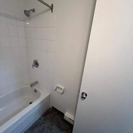 1 CH - 1 SDB - Saint-Eustache - $1,150 /mo - Photo 3