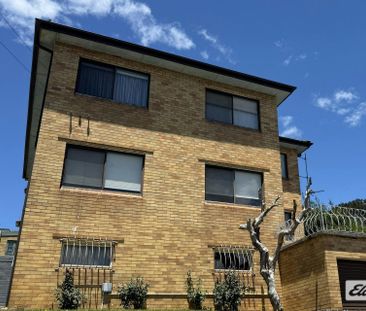 Freshly Renovated Two-Bedroom property – Prime Wollongong Location! - Photo 4