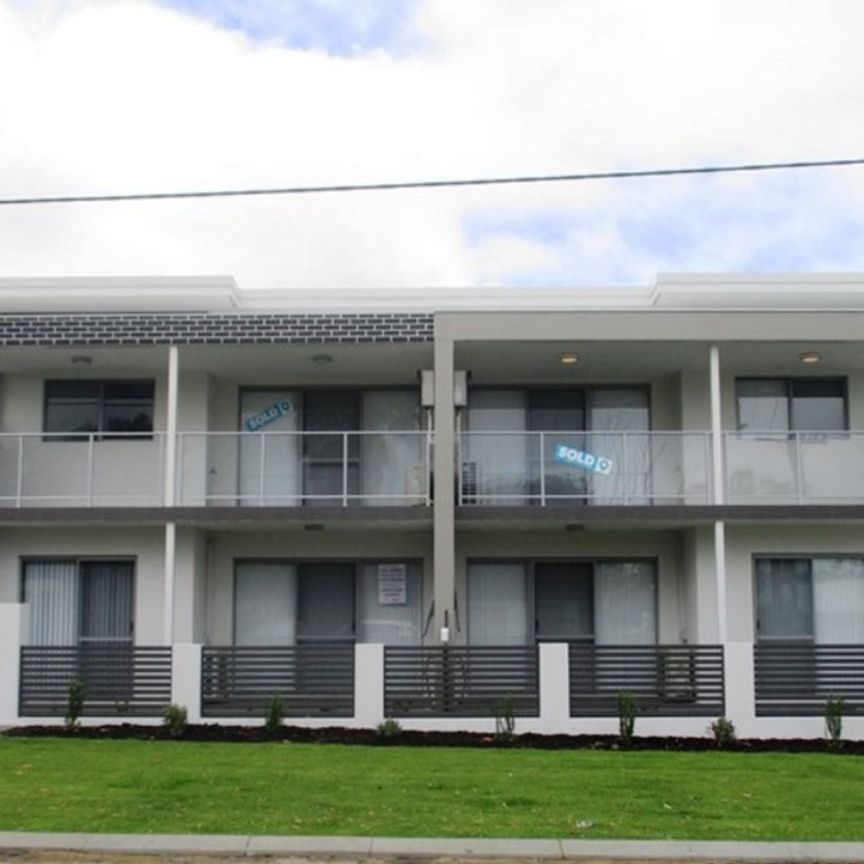 Top Floor Apartment in Prime Location - Photo 1