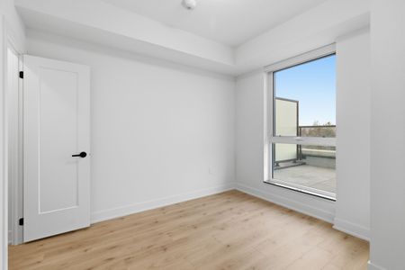 For Lease - 2088 James Street, Burlington, Ontario - Photo 2