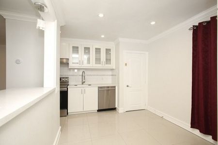 For Lease - 134 Septonne Avenue, Newmarket, Ontario - Photo 2