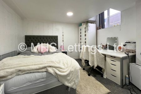 6 Bedroom Mid Terraced House for rent in Harold Terrace - Photo 3