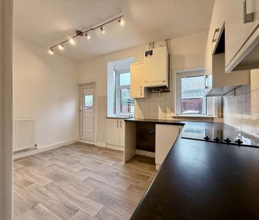 2 bedroom terraced house to rent - Photo 2