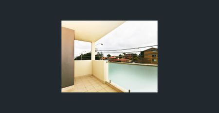 Modern One Bedroom Apartment in Prime Location - Photo 2