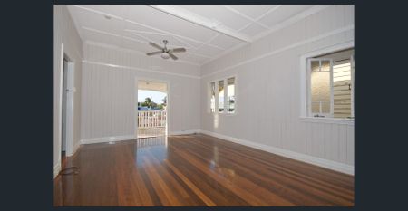 Three bedroom cottage - centrally located - Photo 4