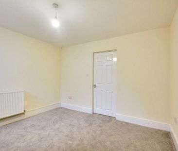 3 bedroom flat to rent - Photo 3