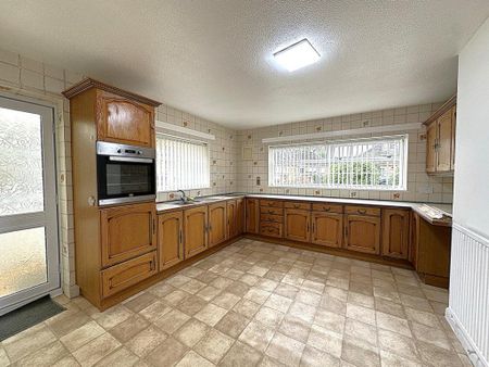 3 bedroom detached bungalow to rent - Photo 3