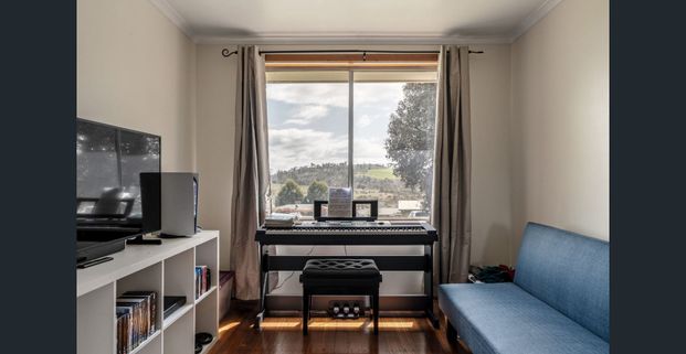 Immaculate home, quiet cul-de-sac, side access to backyard - Photo 1